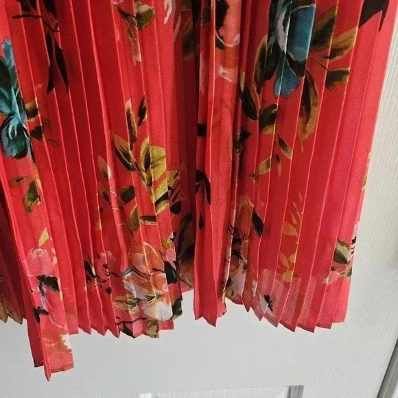 Liz Claiborne pleated midi skirt - Picture 3 of 6